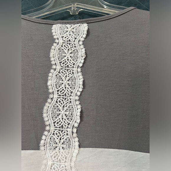 Women's Color Block Long Sleeve Lace Back Source Unknown Blouse - Picture 4 of 4